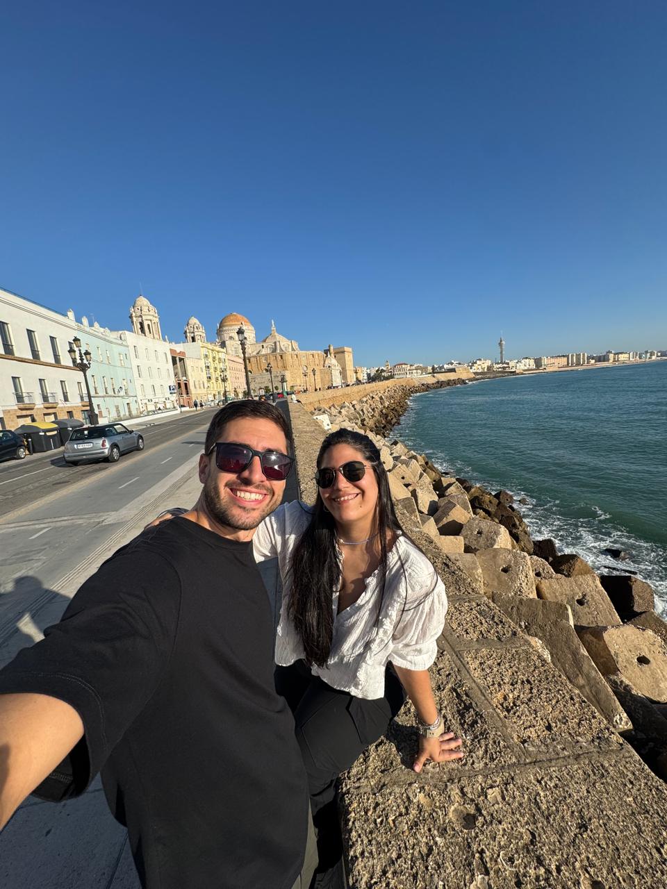 En el malecón de Cádiz